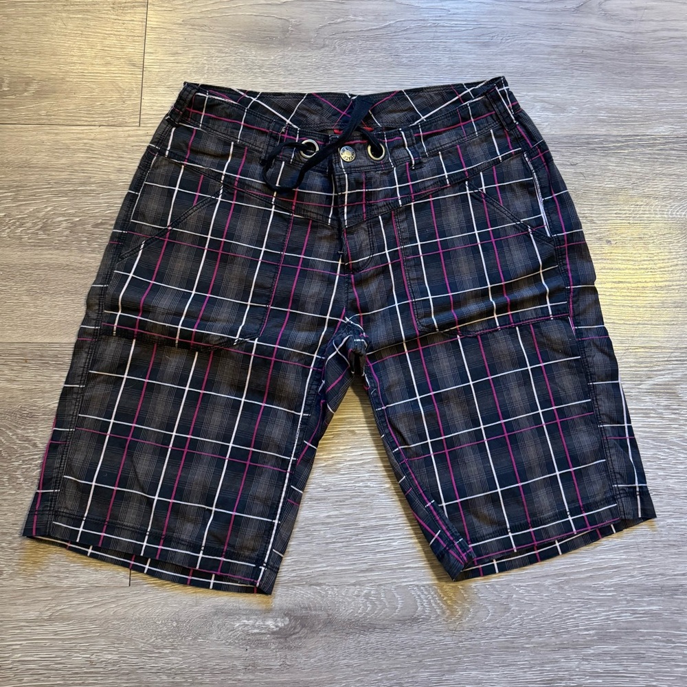 THE NORTH FACE • Plaid Hiking Shorts • Size 6 • Black + Pink + White + Grey